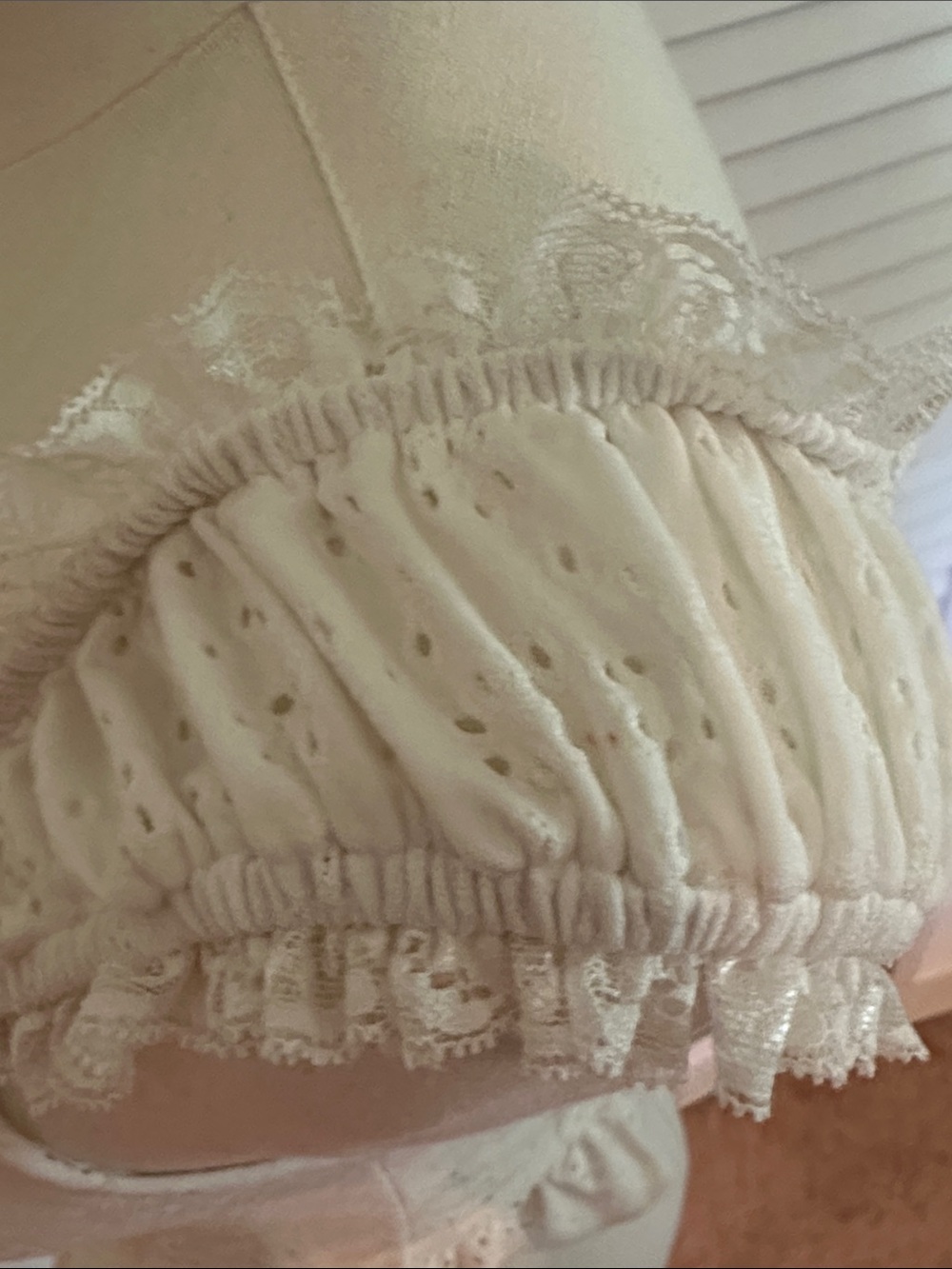 White Eyelet Ruffled Tank Top - Picture 4 of 6